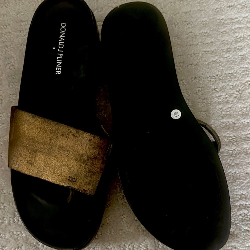 New Donald Pliner Black and Gold Slide Sandals